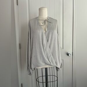 Lou & Grey Size Black White Pick stitch design NWT Shirt MEDIUM
